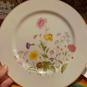 Mikasa Stratford Summer Wildflower Melody 10” Dinner plate w/gold edge